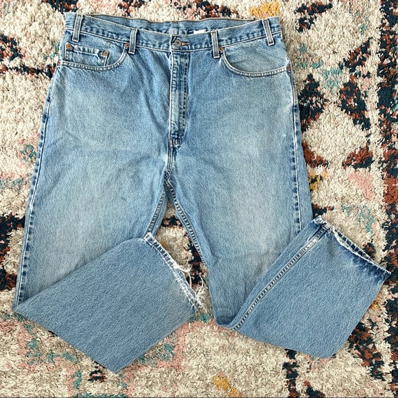 Vintage Levi’s 505 Light Wash Straight Leg Jeans - Picture 9 of 15